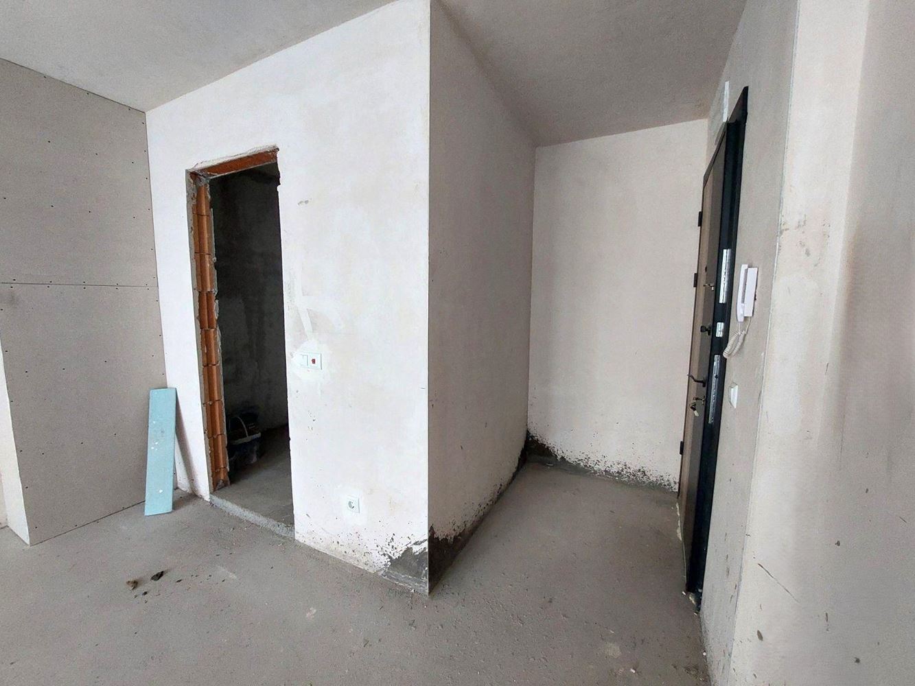 Garsoniéra v nové části Pomorie – skvělá příležitost v budově bez poplatku za údržbu