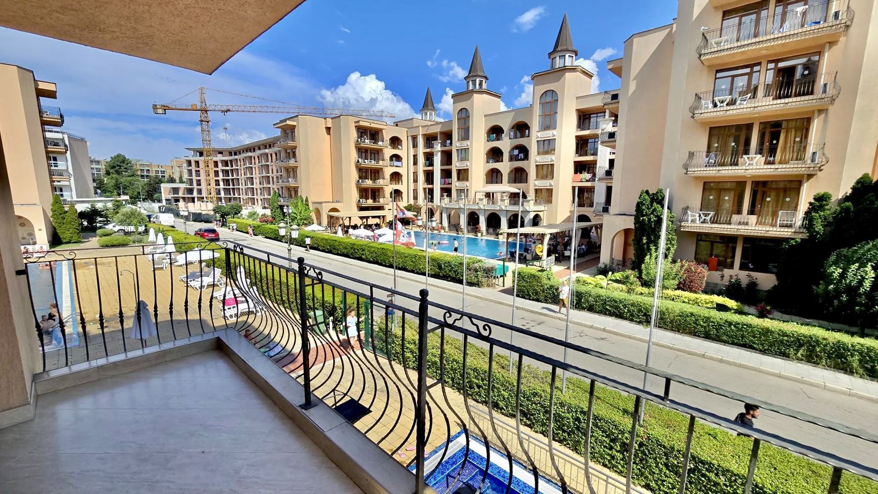Apartmán s jednou ložnicí v blízkosti Cacao Beach s výhledem na bazén – připravené dokumenty a vynikající investiční potenciál