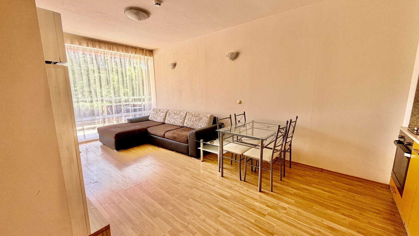 Slunečné pobřeží: apartmán s jednou ložnicí 300 metrů od pláže – komfort, kvalita a skvělá investice