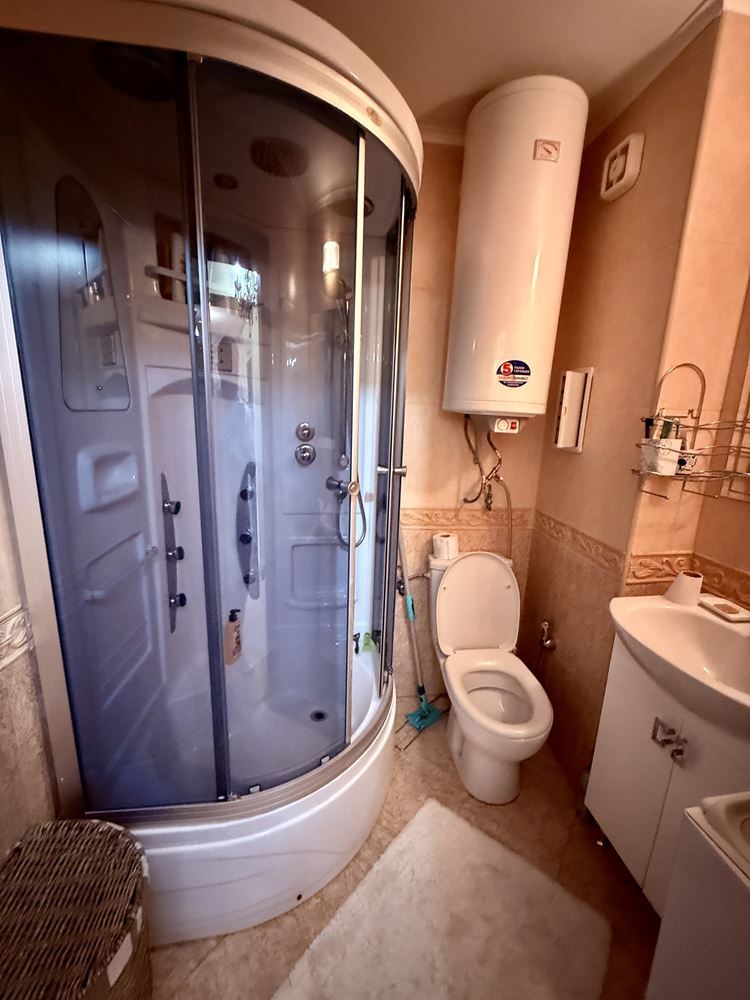 Apartmán v první linii ve Sveti Vlas – stylová nemovitost u pláže a jachetního přístavu „Marina Dinevi“