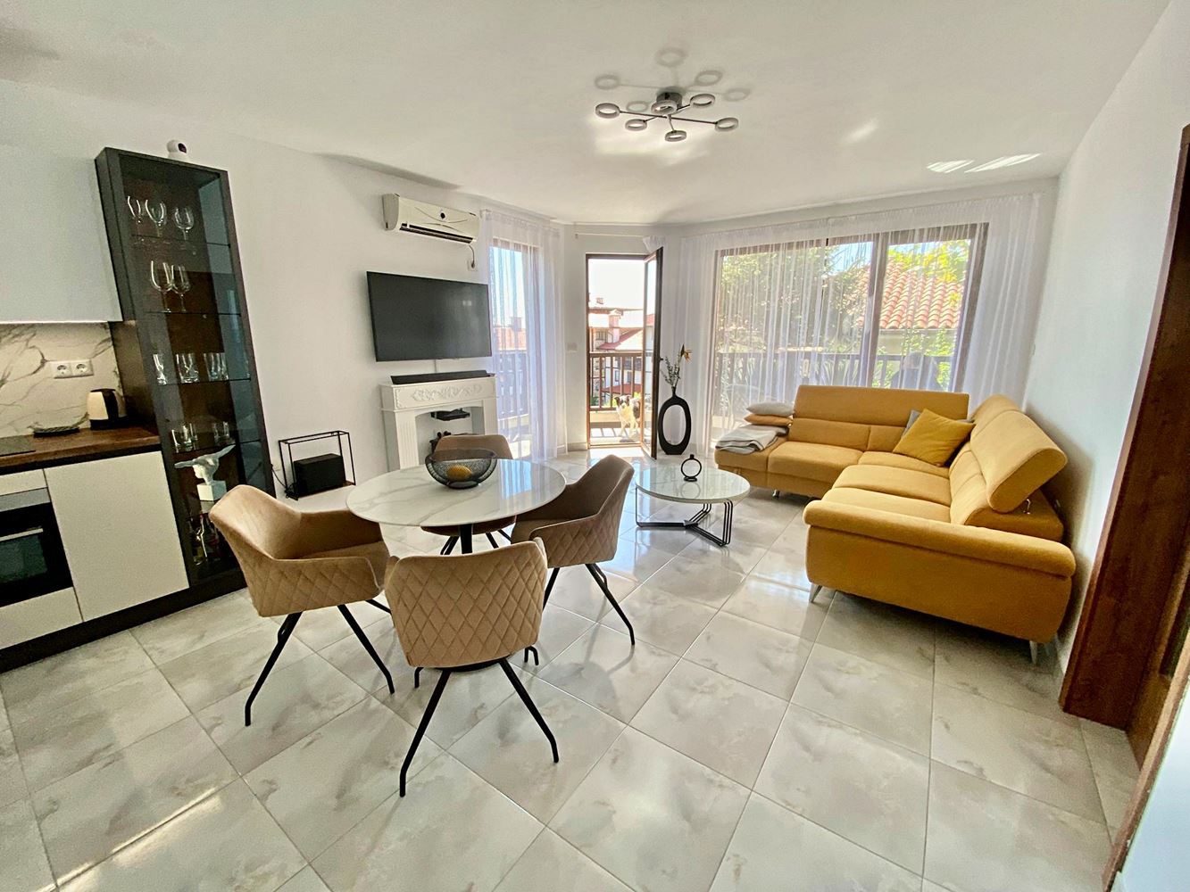 Luxusní apartmán se dvěma ložnicemi na první linii ve VIP zóně Sveti Vlas