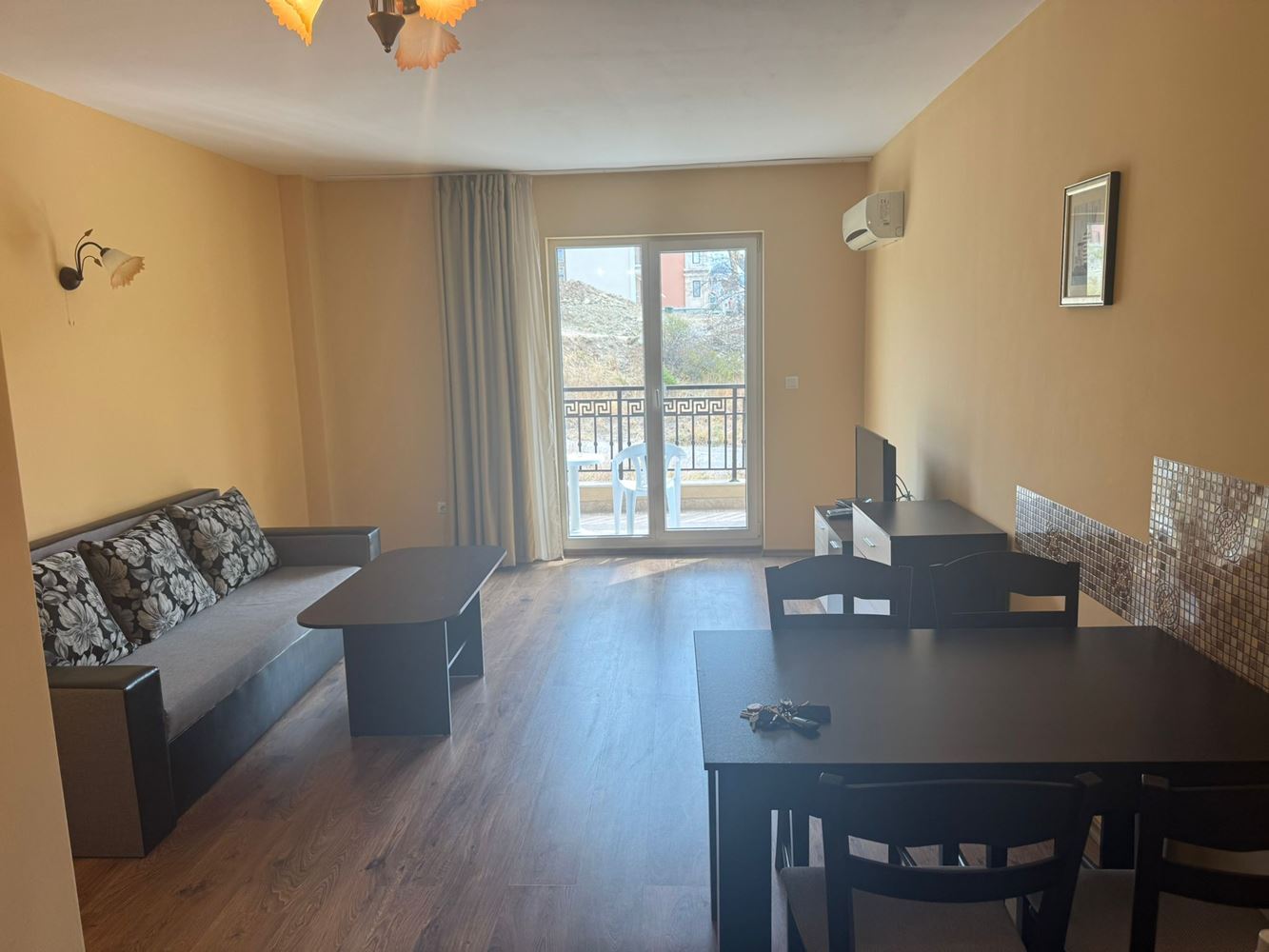 Prostorný apartmán s jednou ložnicí v elegantním komplexu na Slunečním pobřeží