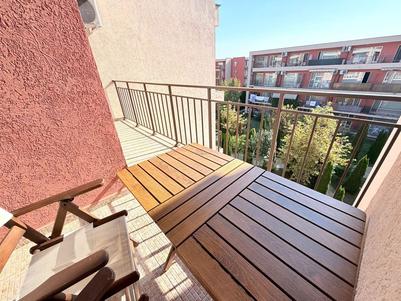 Světlý a teplý apartmán s jednou ložnicí u aquaparku v Sunny Beach – výborná investice k pronájmu