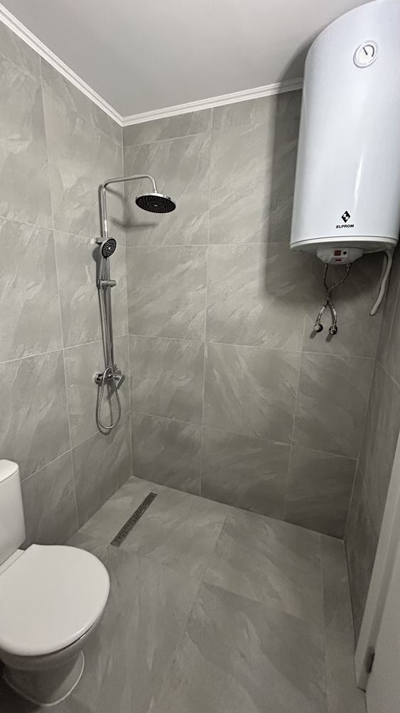 Elegantní byt se dvěma ložnicemi a panoramatickým výhledem na moře v první linii u moře na Slunečném pobřeží