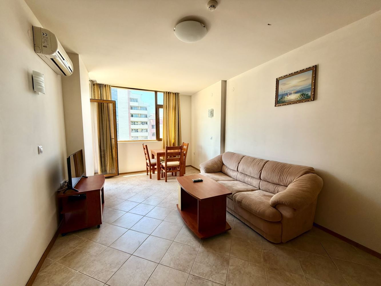 Prostorný apartmán s jednou ložnicí a výhledem na moře ve druhé linii od moře na Slunečném pobřeží