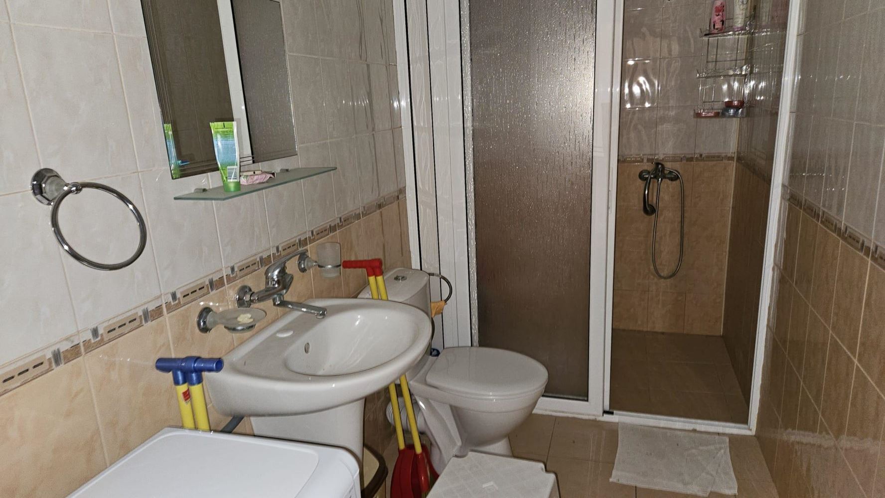 Dvoupokojový apartmán s jednou ložnicí v Primorsku s Aktem 16 – bazén, uzavřený komplex a pláž v docházkové vzdálenosti
