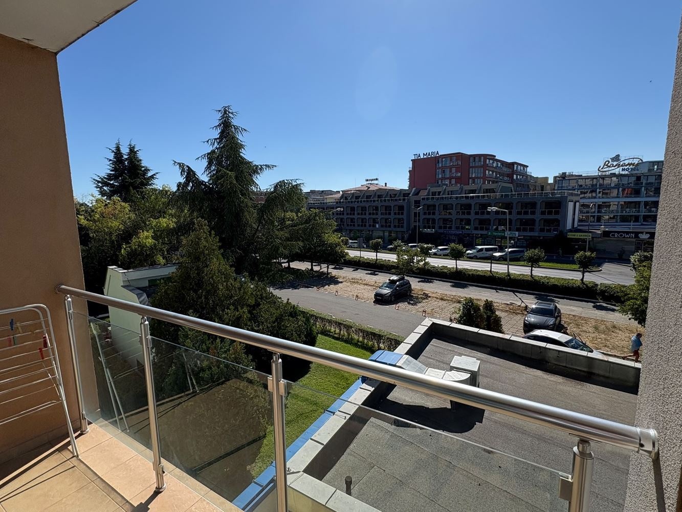 Apartmán s jednou ložnicí ve Slunečném pobřeží – komfort v komplexu s bazény a vodními skluzavkami