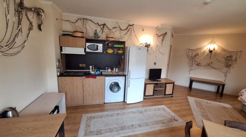 Dvoupokojový apartmán v první linii v Elenite s výhledem na moře a vysokým investičním potenciálem