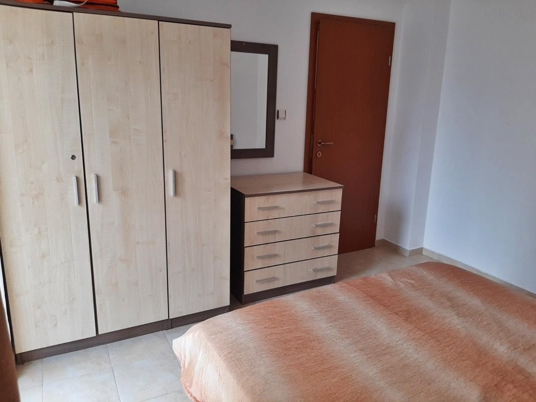 Plně zařízený třípokojový apartmán na Slunečném pobřeží – komfort, útulnost a bezpečná investice