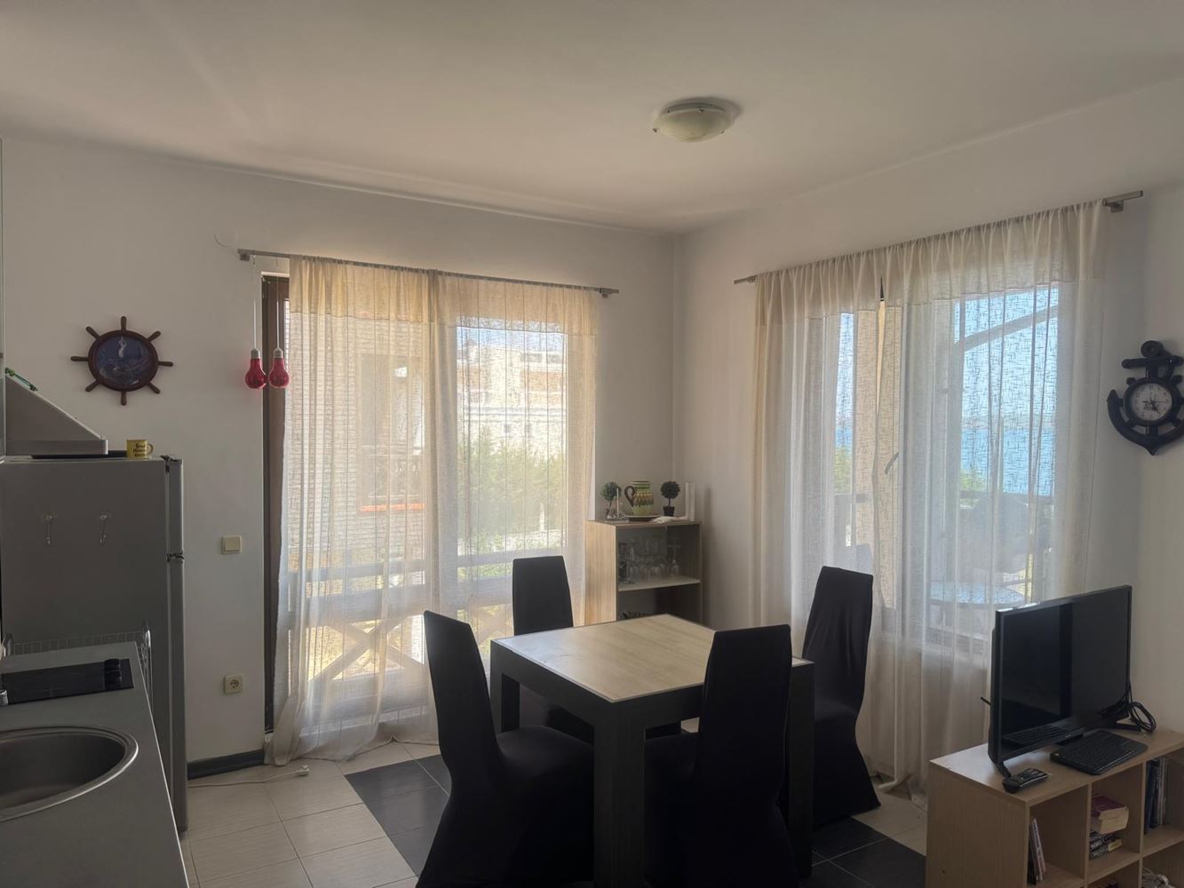 Vysněný domov u moře – apartmán se dvěma ložnicemi, skvělou polohou a širokou nabídkou vybavení