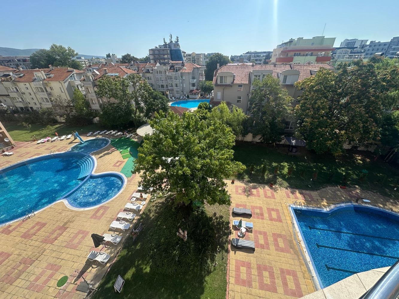 Slunečný Breg – Prostorné studio s výhledem na bazén, 300 m od pláže