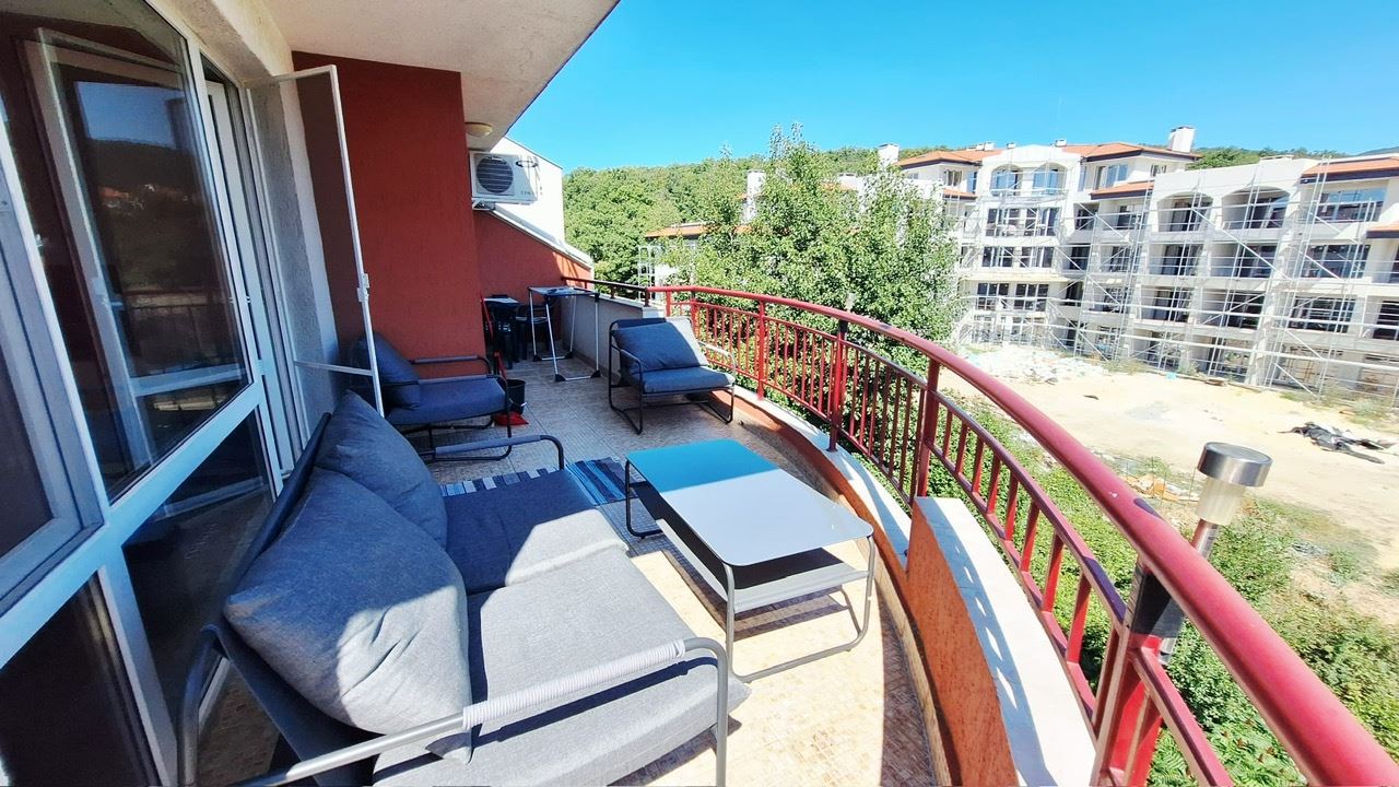 Jen pár kroků od moře – útulný apartmán se dvěma ložnicemi na začátku Svatého Vlasu