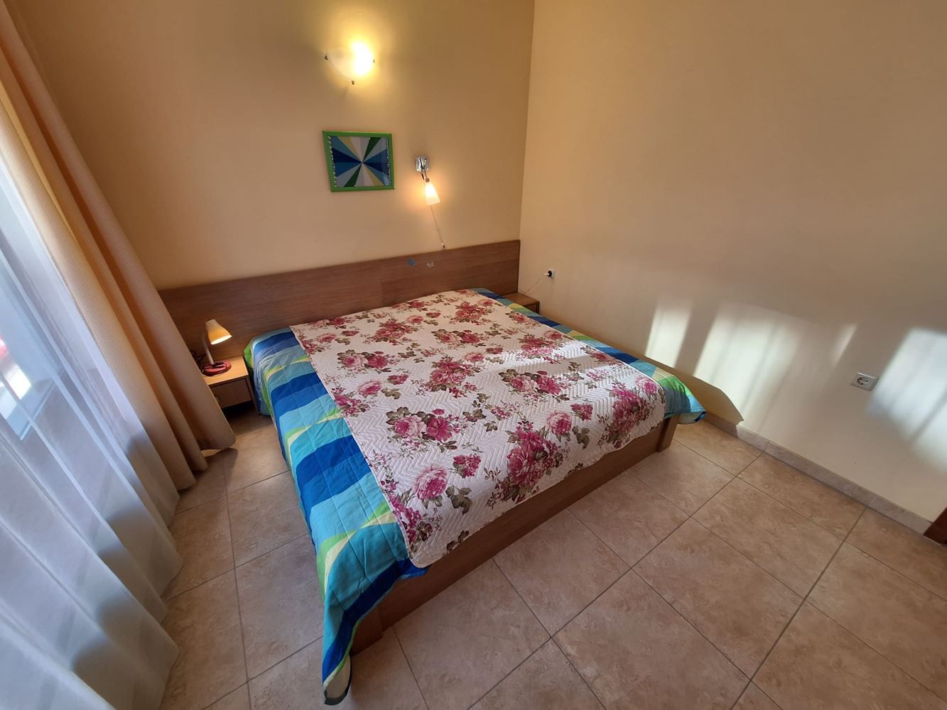 Byt s jednou ložnicí s panoramatickým výhledem na bazén – Slunečné pobřeží, jen 300 m od moře