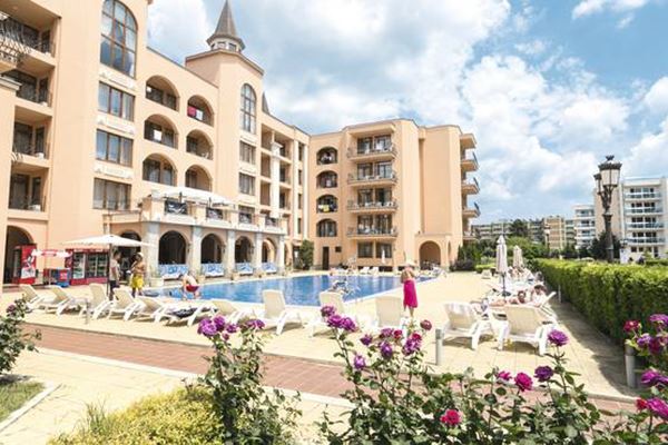 Apartmán s jednou ložnicí v blízkosti Cacao Beach s výhledem na bazén – připravené dokumenty a vynikající investiční potenciál