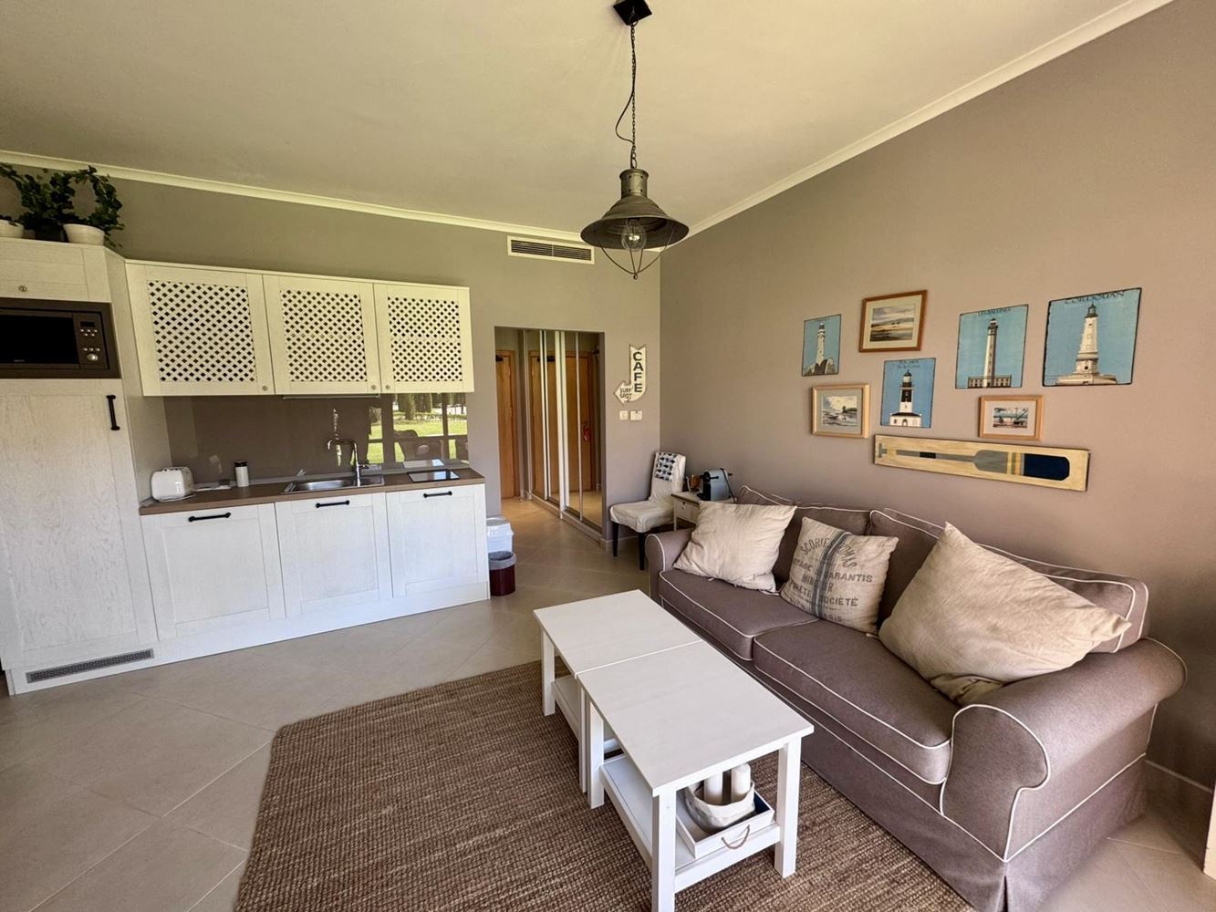 Luxusní byt s jednou ložnicí v prestižním komplexu na první linii – komfort, styl a nekonečné vybavení