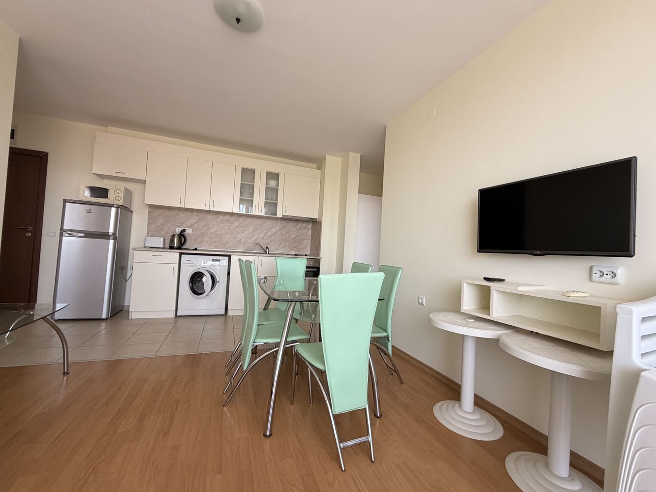 Prostorný apartmán se dvěma ložnicemi ve Slunečném pobřeží – panoramatický výhled a klidná lokalita