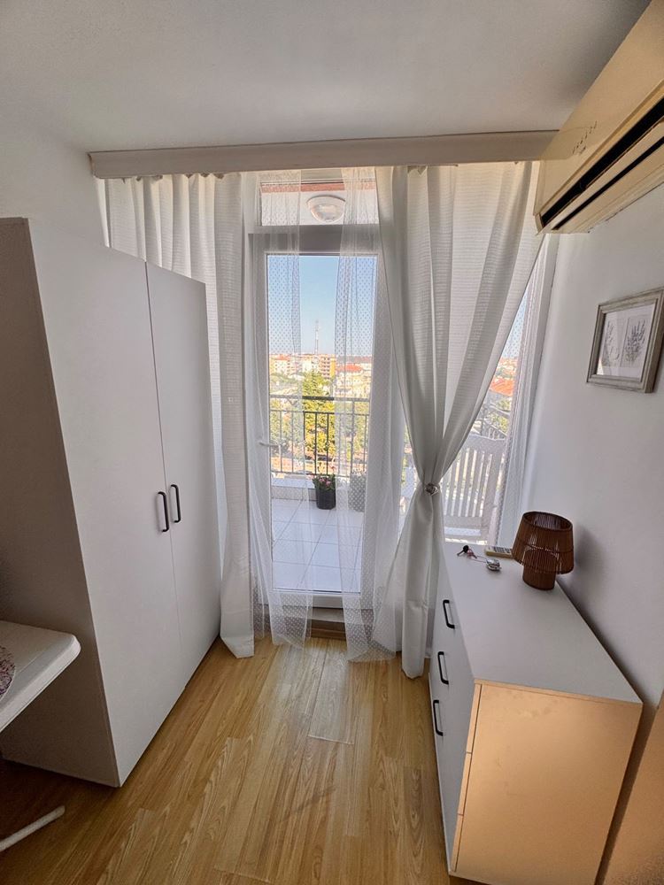 Stylové studio s panoramatickou terasou v Pomorie – nízký poplatek za údržbu, jižní orientace a vynikající lokalita blízko moře