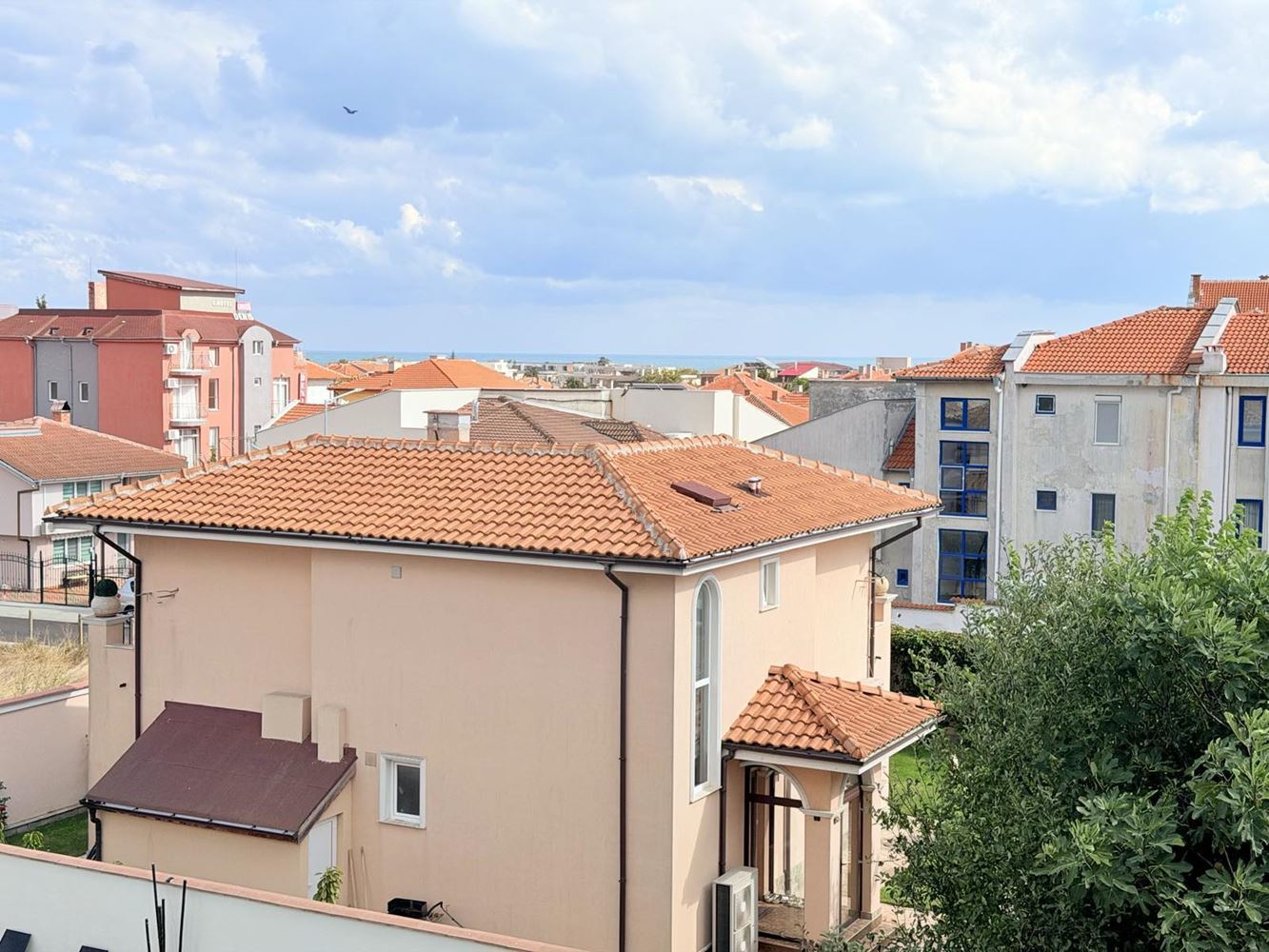 Apartmán se dvěma ložnicemi v Ravdě s výhledem na moře a bez poplatku za údržbu! 
