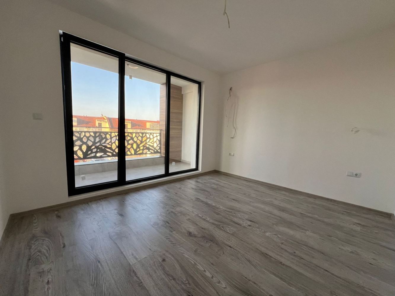 Nový dvoupokojový apartmán v Sozopolu – luxusní nemovitost bez poplatku za údržbu; připravený k vybavení