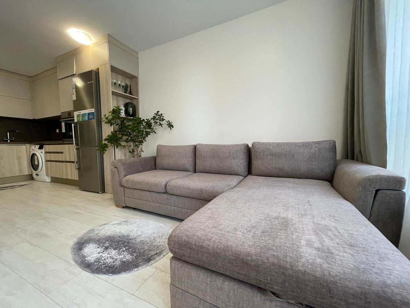 Zařízený apartmán s jednou ložnicí bez poplatku za údržbu v Sarafovu