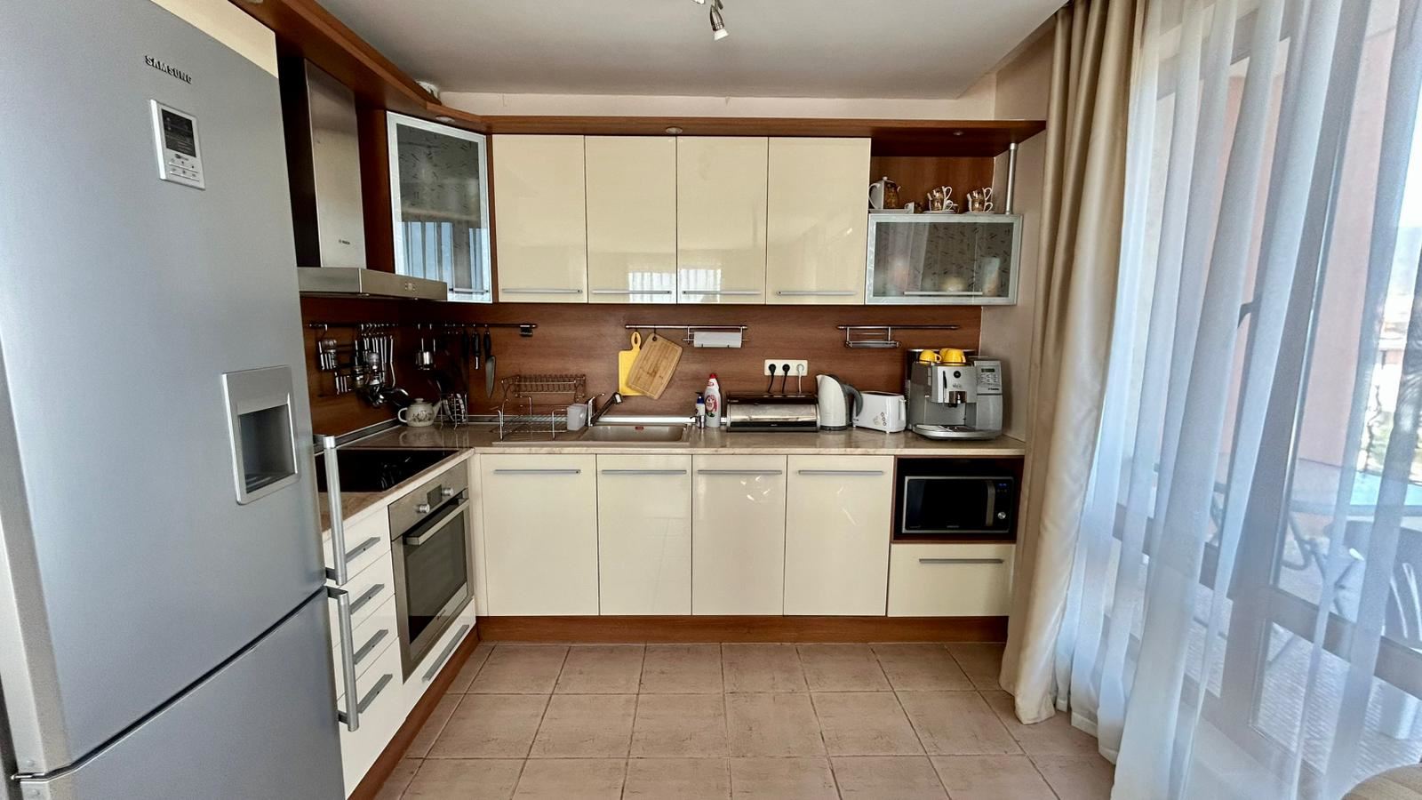 Sveti Vlas – apartmán se třemi ložnicemi s přímým panoramatickým výhledem na moře v komplexu na první linii