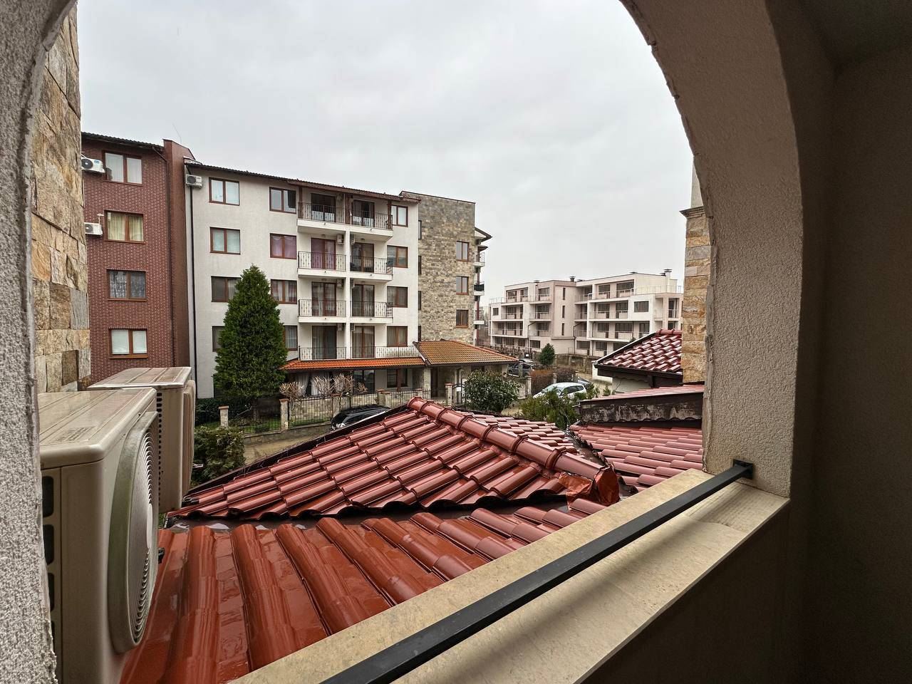 Luxusní apartmán v Nesebaru – vytříbený styl, resortní komfort a vybavení pro celoroční bydlení