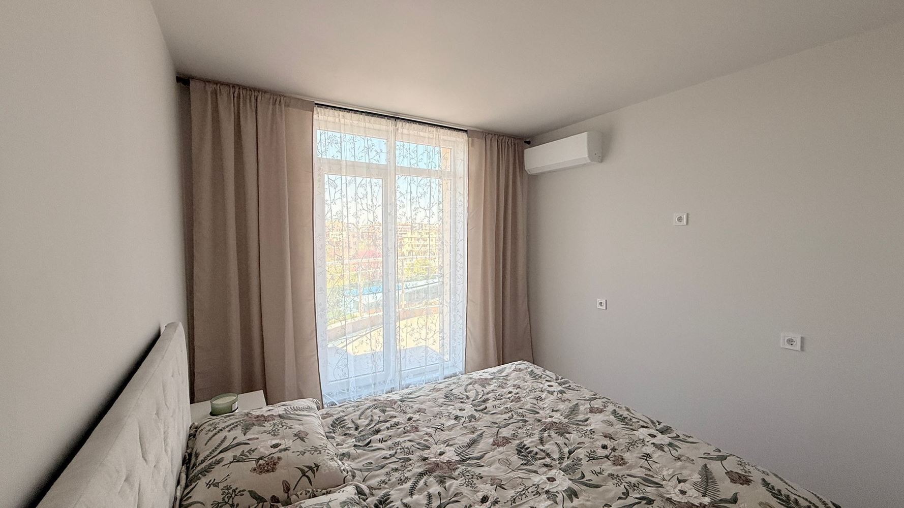 Luxusní apartmán se třemi ložnicemi na první linii v Ravdě – prostor, prestiž a úchvatné mořské panorama