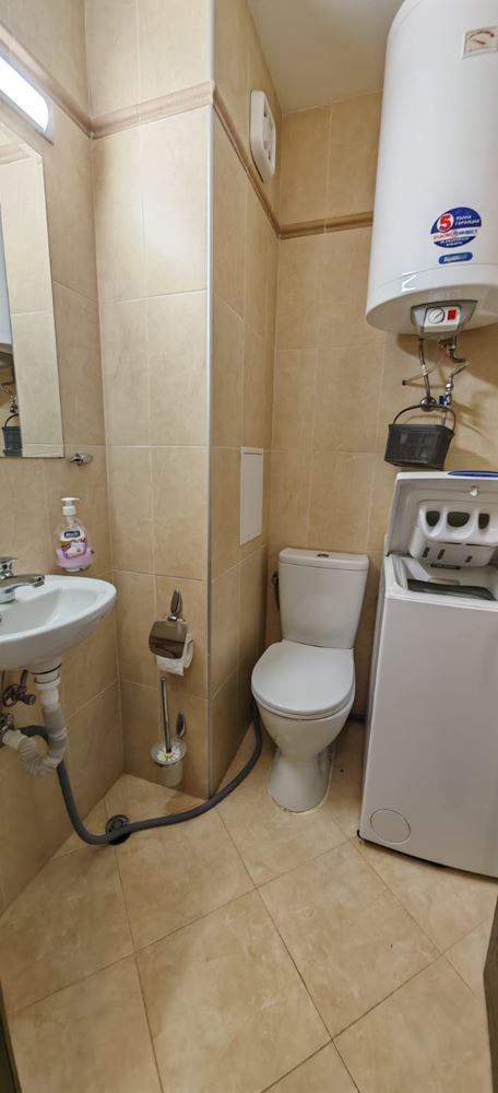 Skvělá příležitost ve Sveti Vlas – zařízený prostorný apartmán s jednou ložnicí blízko pláže