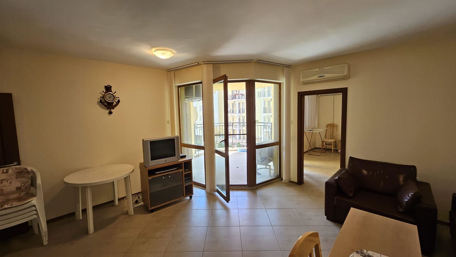 Apartmán se dvěma ložnicemi s vynikající plochou a nízkým poplatkem za údržbu ve Slunečném pobřeží