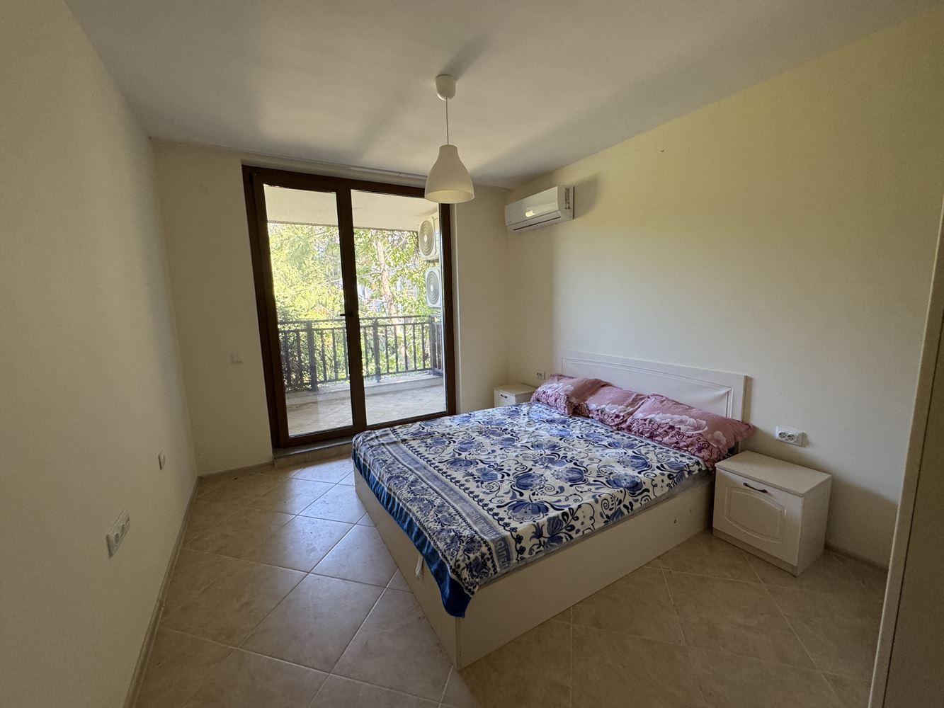 Apartmán s jednou ložnicí v prestižním komplexu u Sozopolu – komfort, klid a vynikající investice
