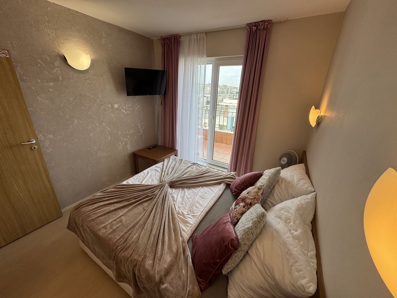 Apartmán s jednou ložnicí a panoramatickým výhledem v srdci Slunečného pobřeží