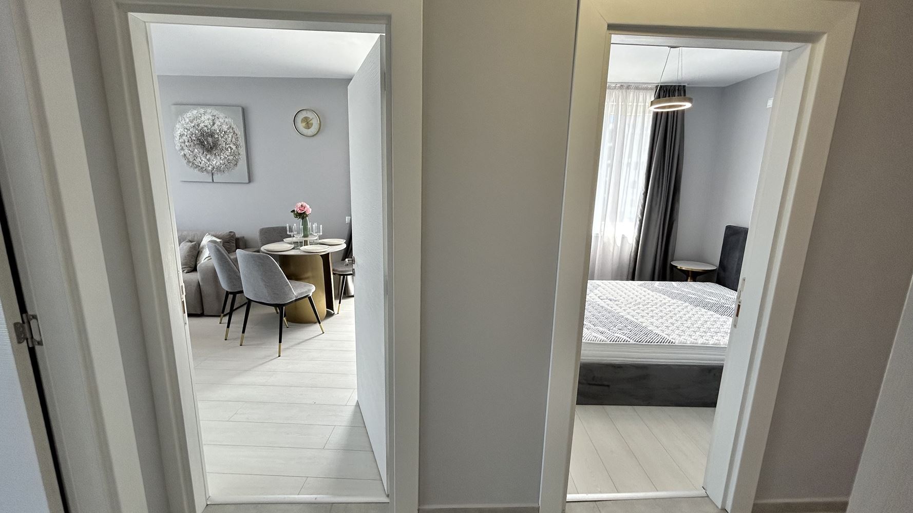 Elegantní byt se dvěma ložnicemi a panoramatickým výhledem na moře v první linii u moře na Slunečném pobřeží