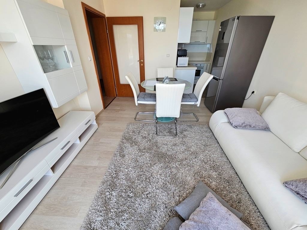 Luxusní panoramatický apartmán na první linii u moře se dvěma ložnicemi a obrovskou terasou