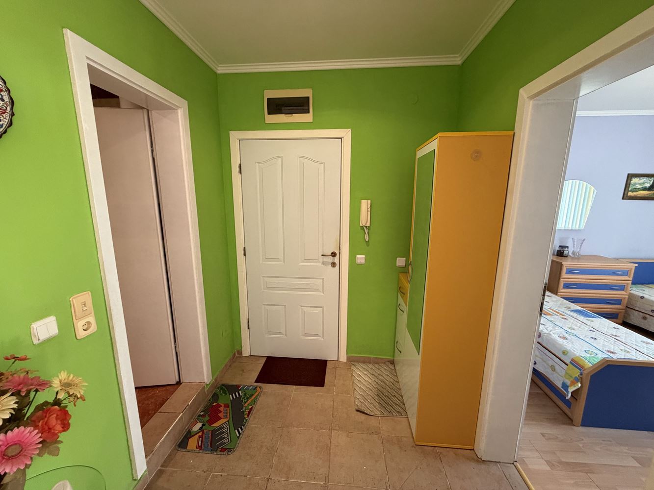 Apartmán s jednou ložnicí, prostornou terasou a výhledem na moře ve Sveti Vlas – 300 metrů od pláže