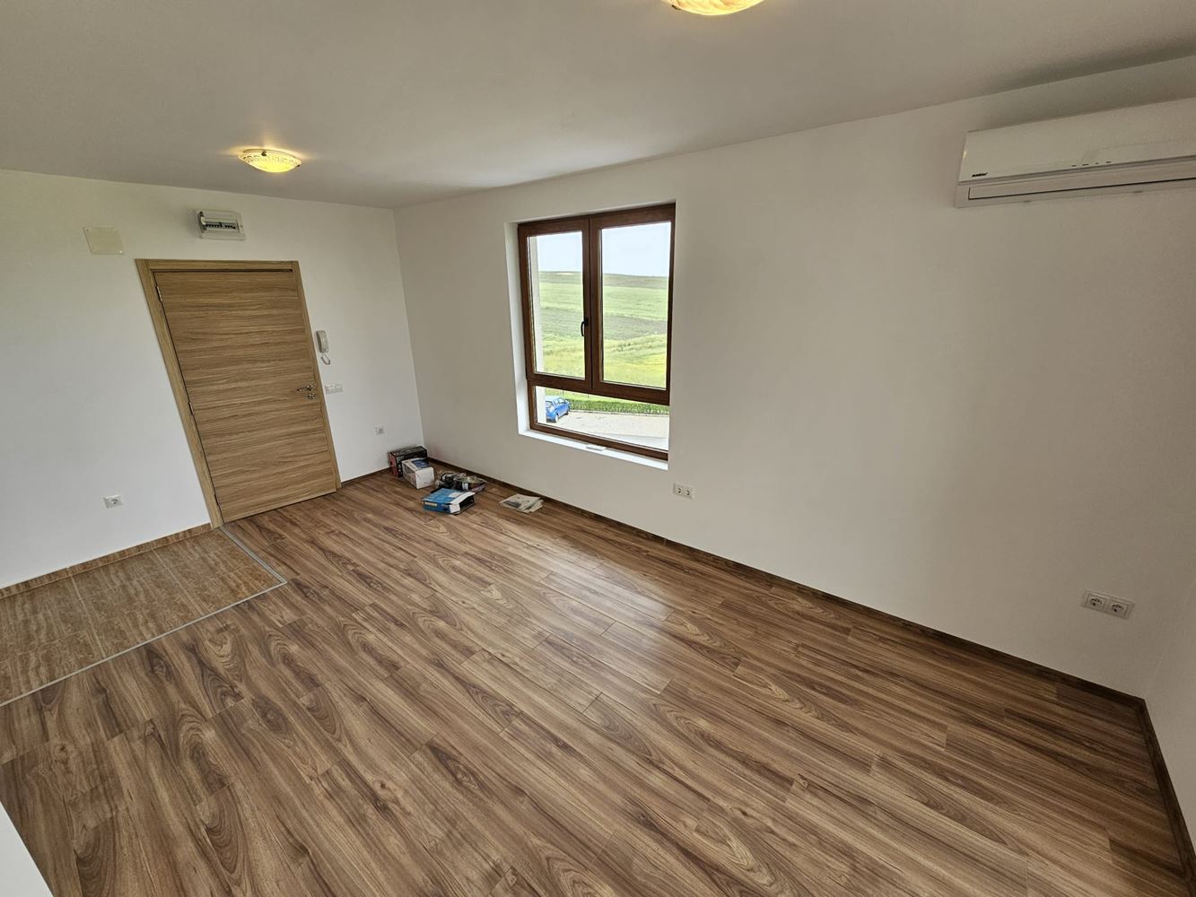 Dvoupokojový apartmán s panoramatickým výhledem v klidném komplexu u Aheloy