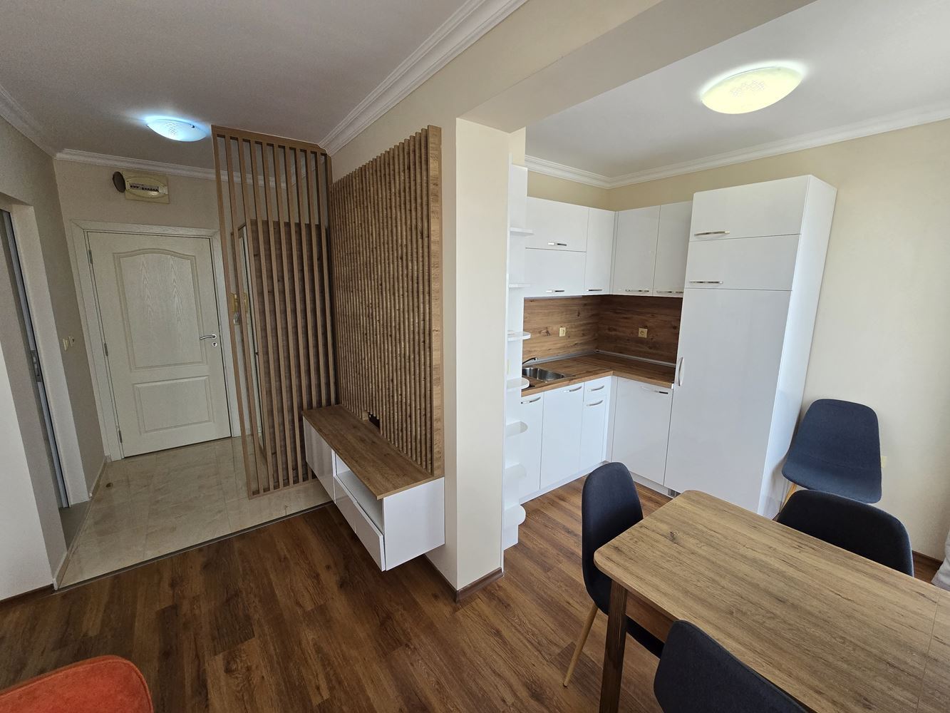 Apartmán s jednou ložnicí ve Slunečném pobřeží – nový luxusní interiér, panoramatický výhled a skvělá investice