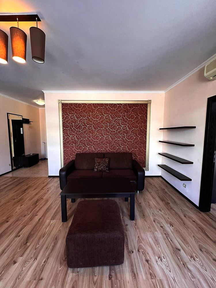 Prostorný dvoupokojový apartmán 50 metrů od pláže na Slunečném pobřeží – skvělá lokalita a komfort v uzavřeném komplexu