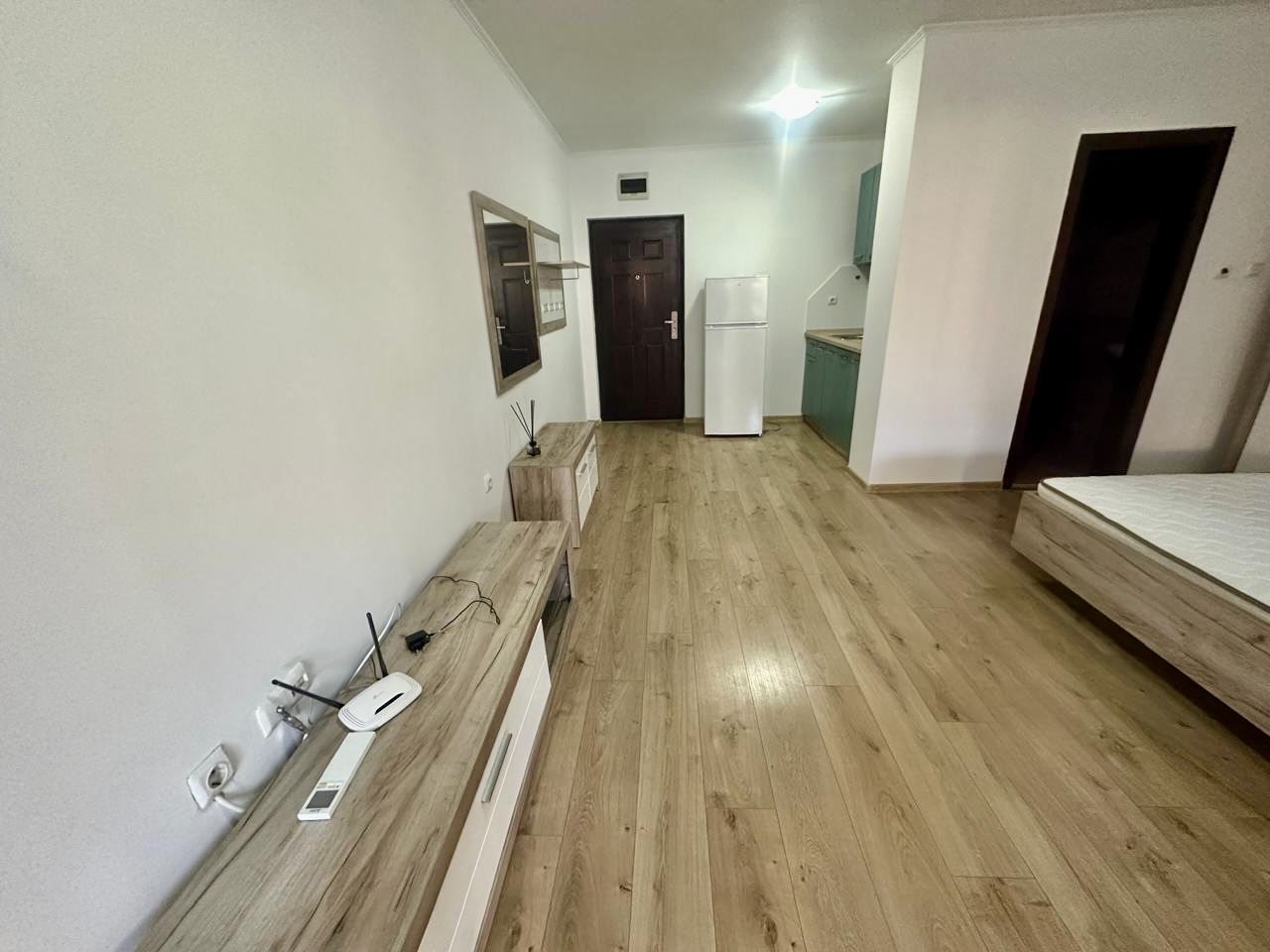 Prostorné studio v přízemí s velkou terasou a možností přeměny na byt s jednou ložnicí – bezpečí a komfort v Nessebaru