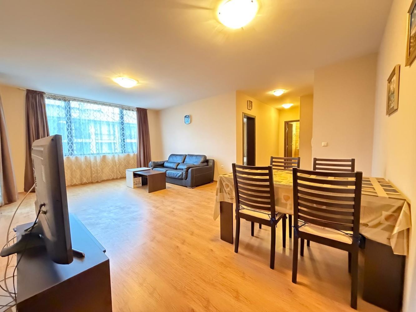 Prostorný třípokojový apartmán v Nesebaru – plně zařízený, v klidné a rychle se rozvíjející oblasti u moře