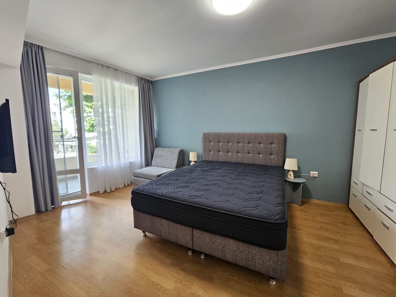 Pouhých 100 metrů od moře! Prostorný apartmán s jednou ložnicí s výhledem na bazén v jednom z nejžádanějších komplexů na Slunečném pobřeží