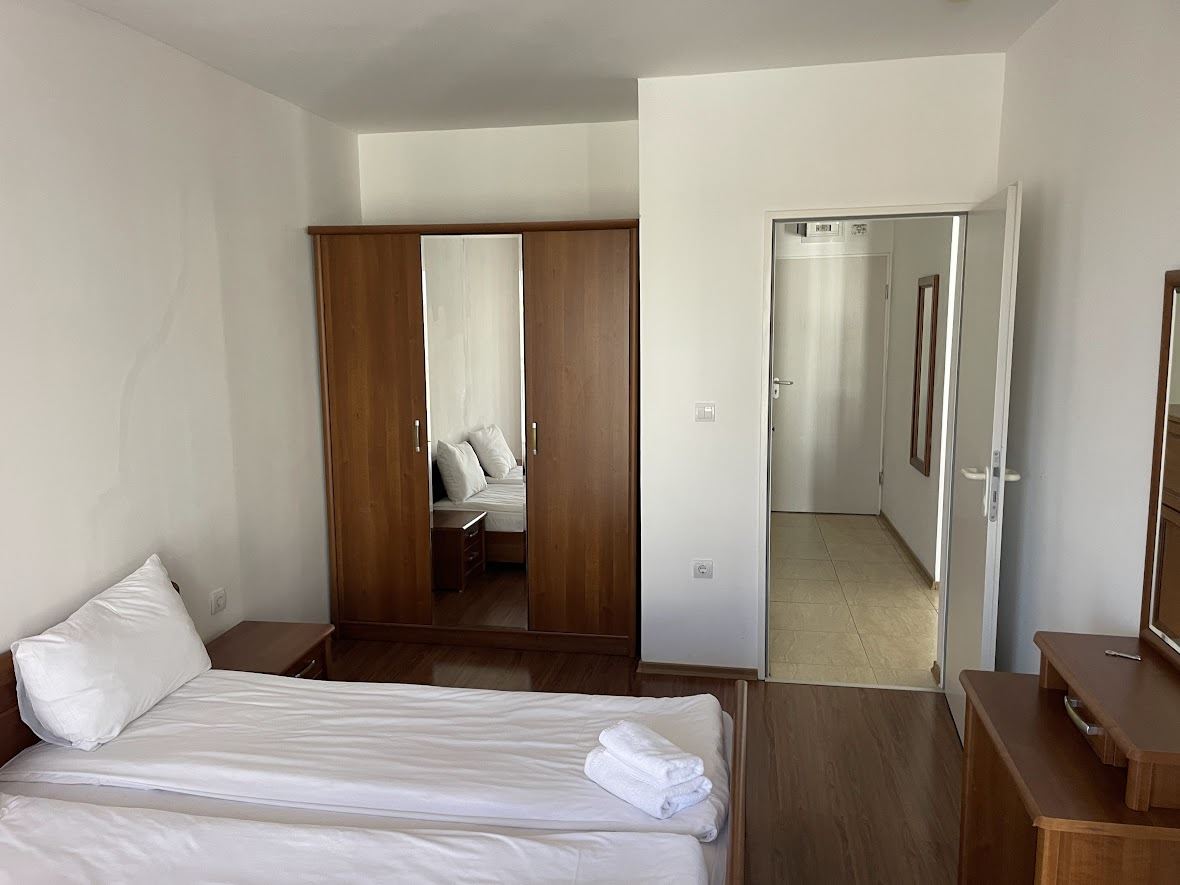 Výhled na moře a prvotřídní lokalita – byt v komplexu se službami, Aheloy