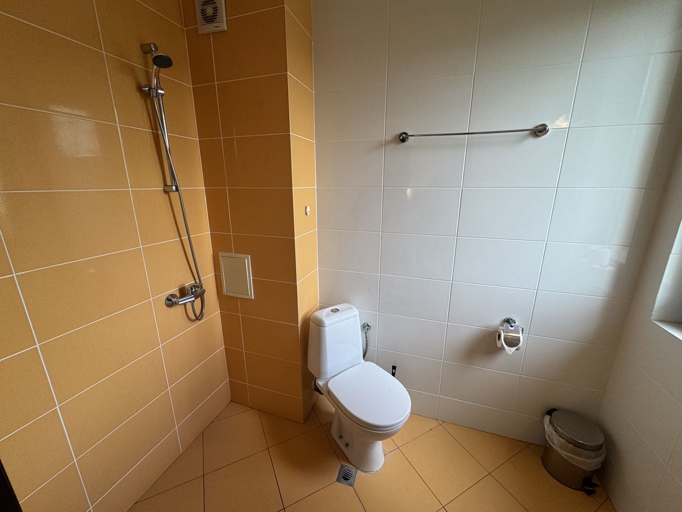 Kompaktní studio s panoramatickým výhledem na hory ve Sveti Vlasu – komfort, příroda a vynikající infrastruktura