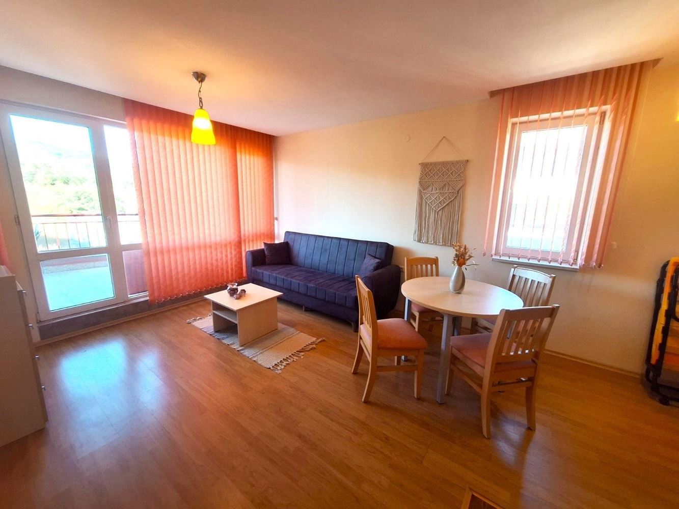 Jen pár kroků od moře – útulný apartmán se dvěma ložnicemi na začátku Svatého Vlasu