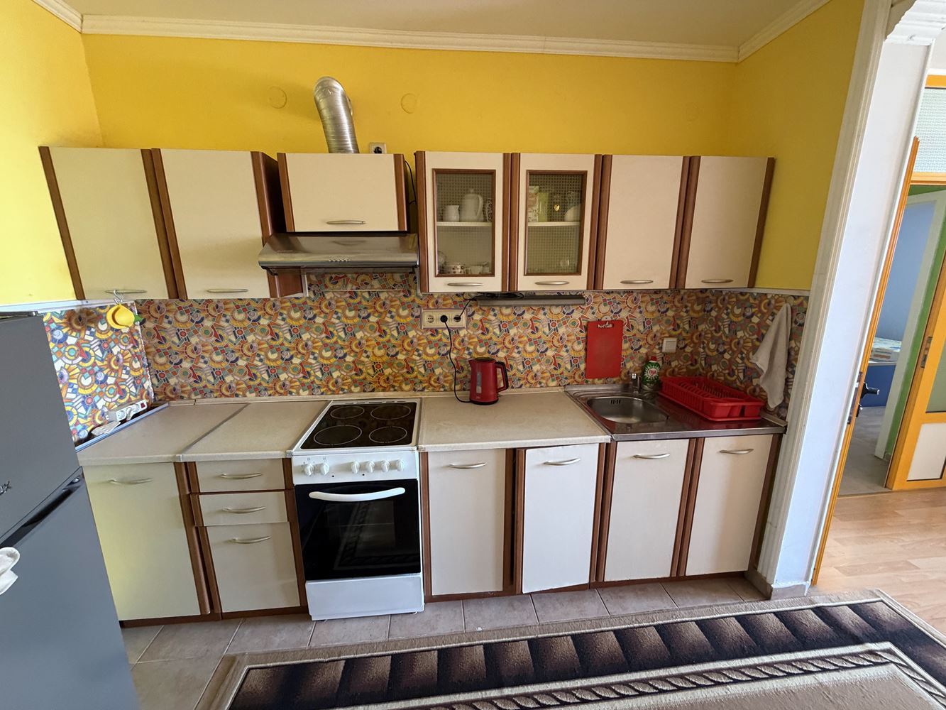 Apartmán s jednou ložnicí, prostornou terasou a výhledem na moře ve Sveti Vlas – 300 metrů od pláže