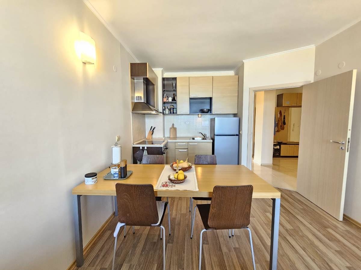 Luxusní apartmán se třemi ložnicemi na první linii u moře v Obzoru – panoramatický výhled na moře a hory