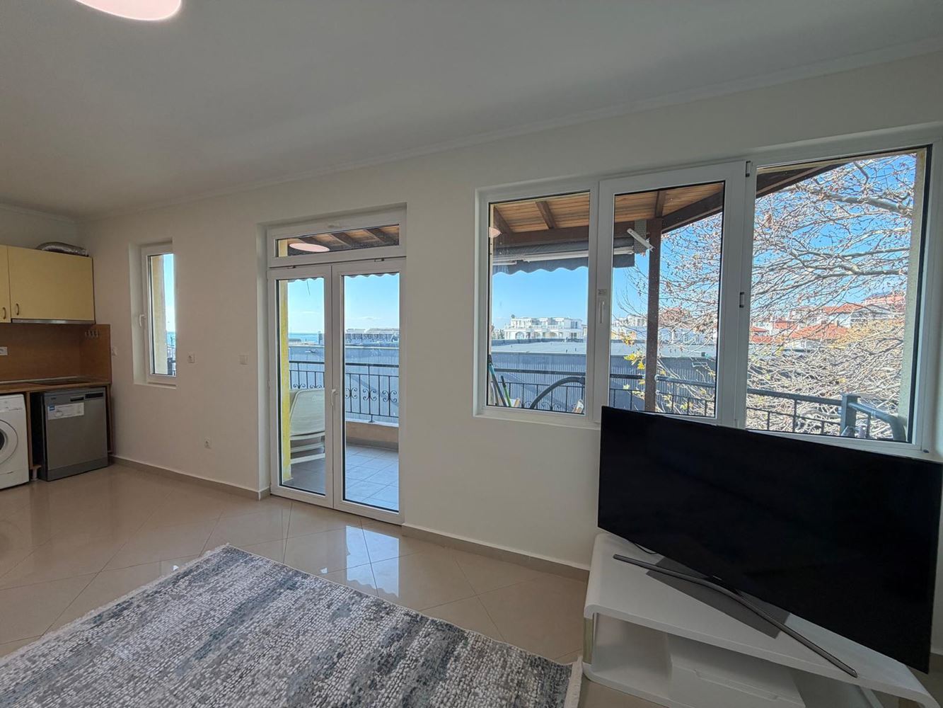 Mořské pohodlí a útulnost ve Sveti Vlas – apartmán s jednou ložnicí připravený k nastěhování nebo investici