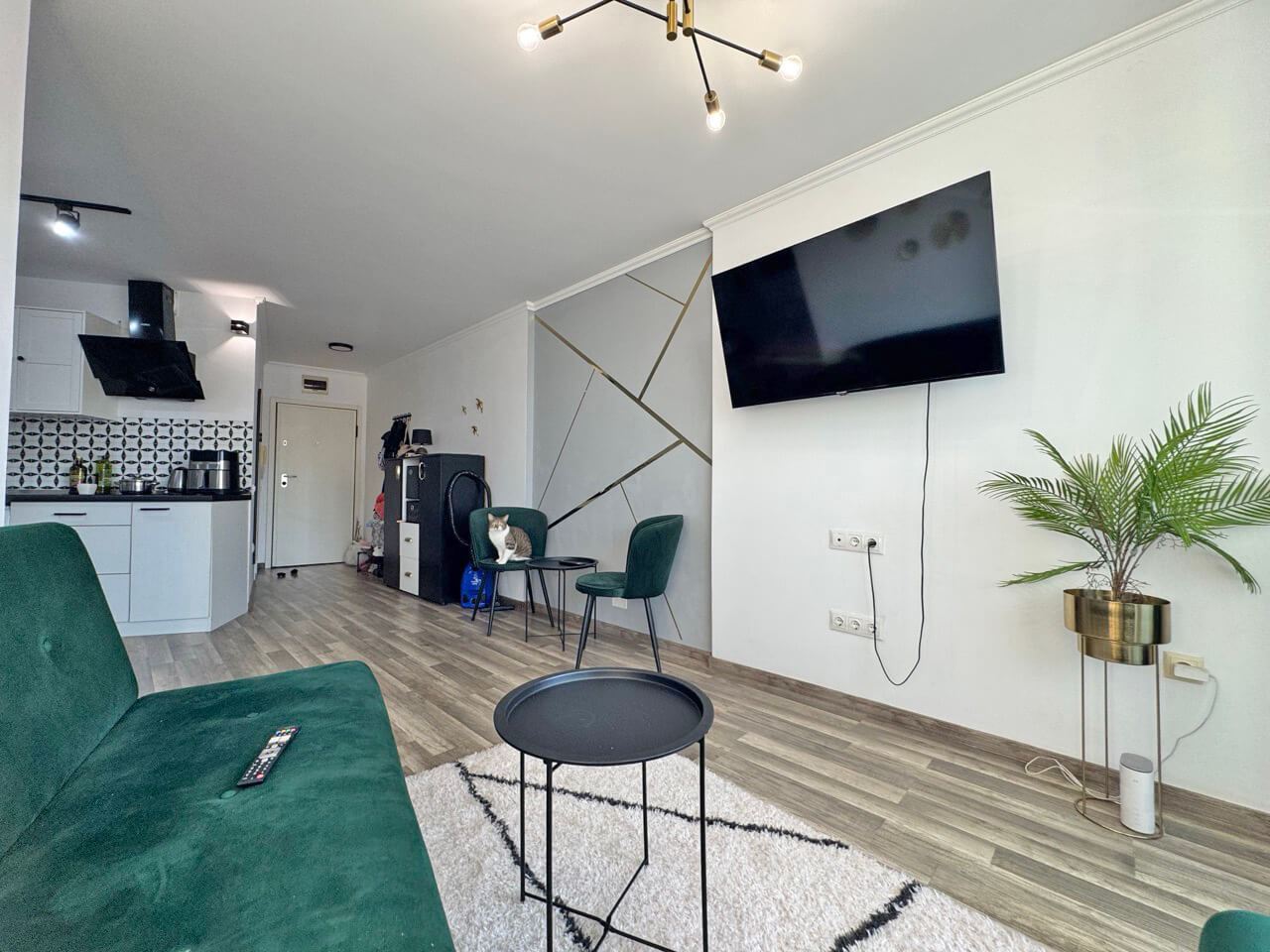 Apartmán s moderním vybavením a velkou terasou 200 m od pláže ve Slunečném pobřeží