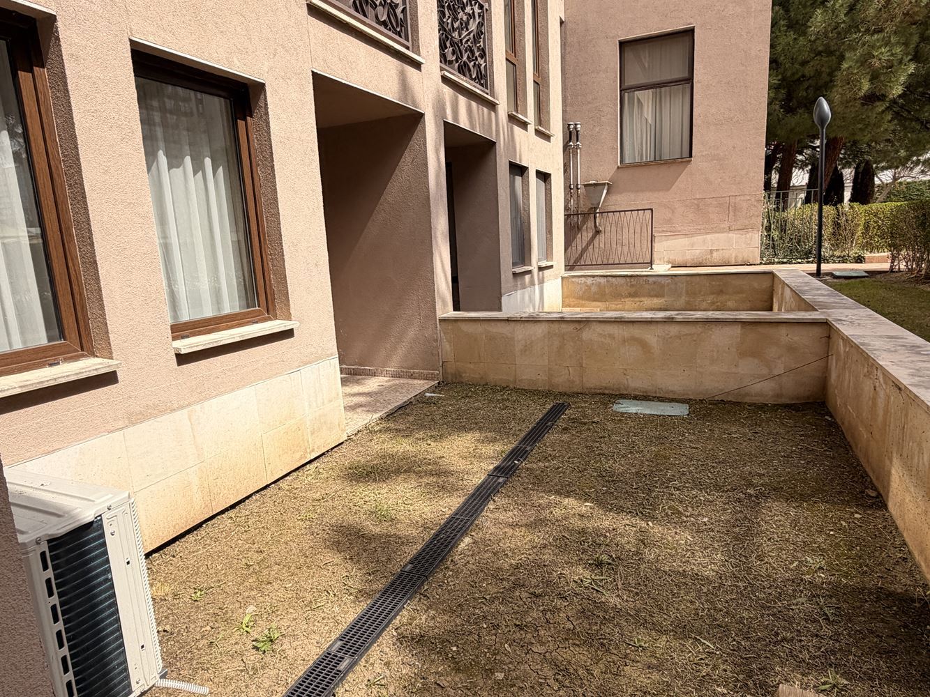 Exkluzivní studio se zahradou a přímým přístupem k bazénu – 100 m od moře ve Slunečném pobřeží