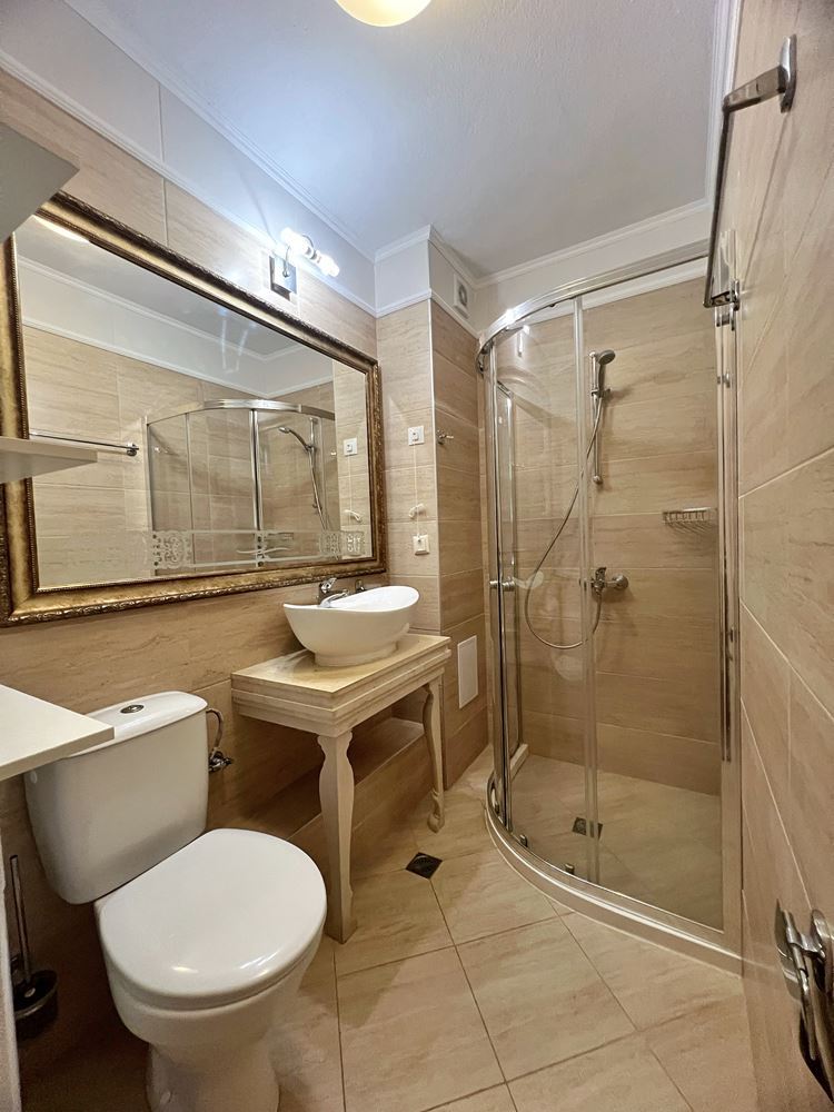 Luxusní apartmán s jednou ložnicí a výhledem na moře v prestižním komplexu 200 metrů od pláže ve Sveti Vlas