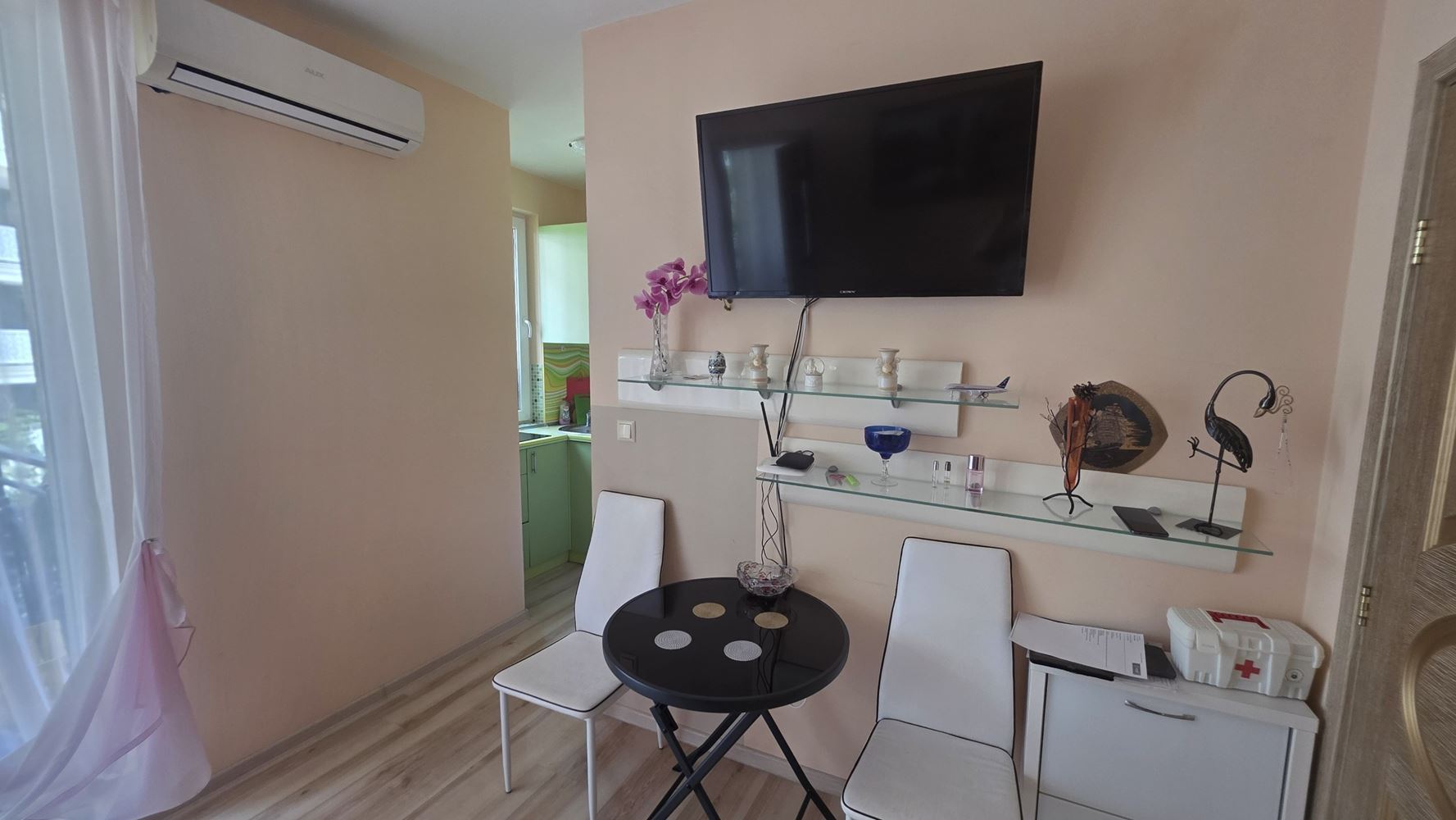 Apartmán s jednou ložnicí obklopený zelení a komfortem na Slunečném pobřeží – skvělá investice a útulný rekreační domov